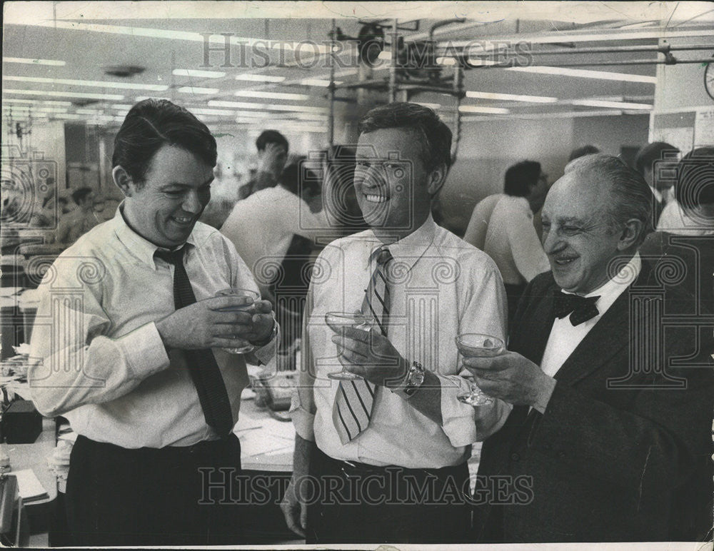 1970 Press Photo Marshall Field Tom Fitzpatrick publisher Sun Times celebrate - Historic Images