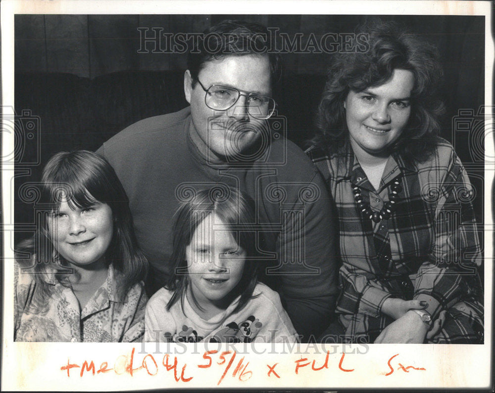 1988 Press Photo Mike Flaherty and his family - Historic Images