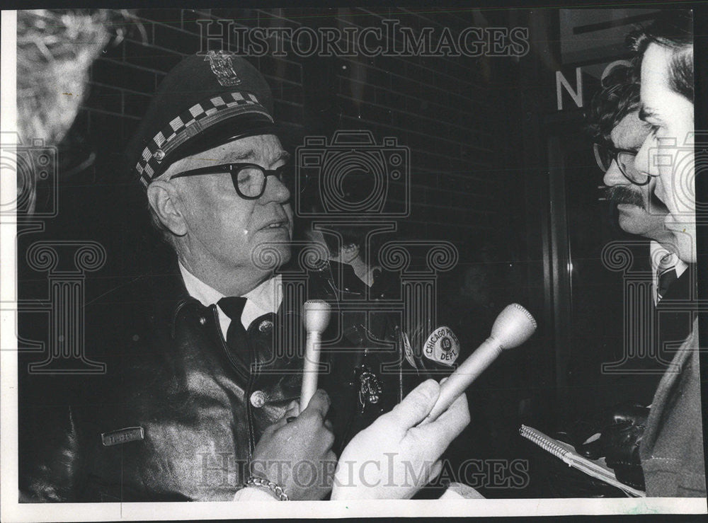 1974 Press Photo Stephan Flaharty East Chicago Police District Crisis Lake Shore - Historic Images