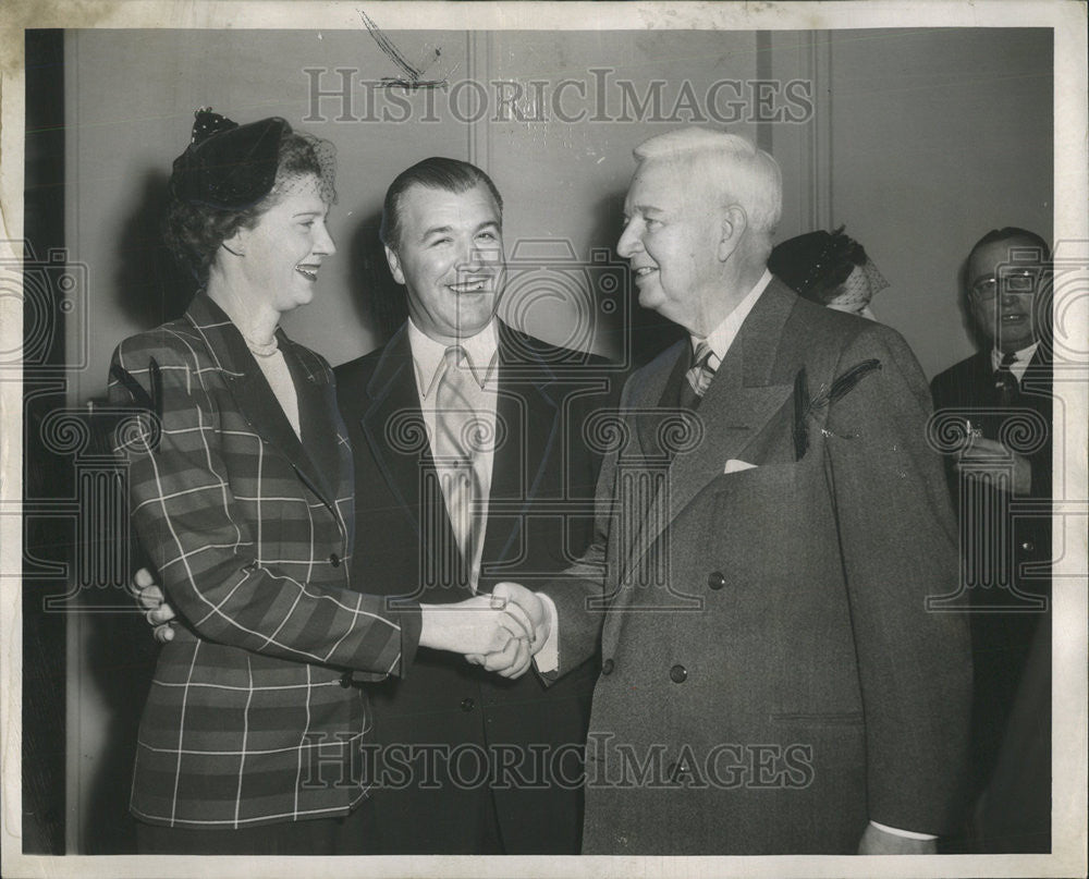 1951 Press Photo Chicago Bears Joe Kopcha Edgewater Beach Hotel Mayor Kennely - Historic Images