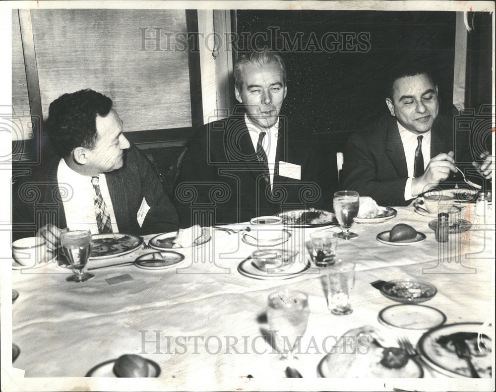 1963 Press Photo Robert Konikow editor, advertising and Sales promotion magazine - Historic Images