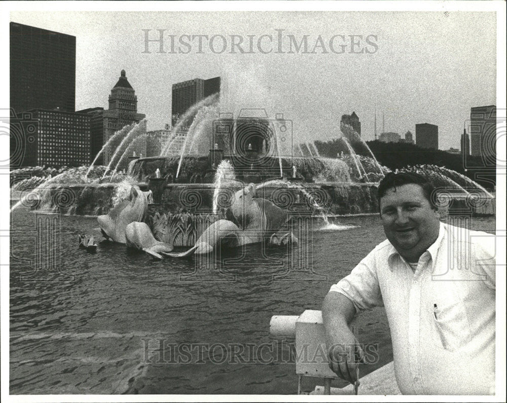 1977 Press Photo Tim Kelliher Chicago Area Fountain Engineer - Historic Images