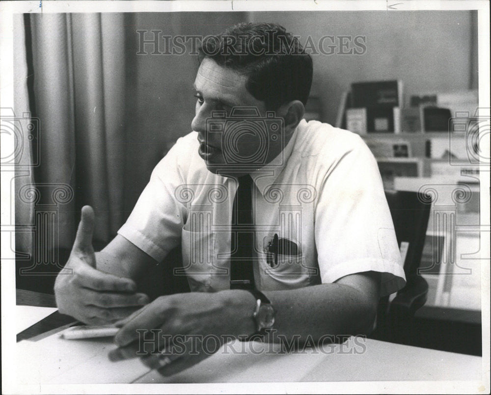 1968 Press Photo Yakir W.Korey , Principal of the Wadsworth School. - Historic Images