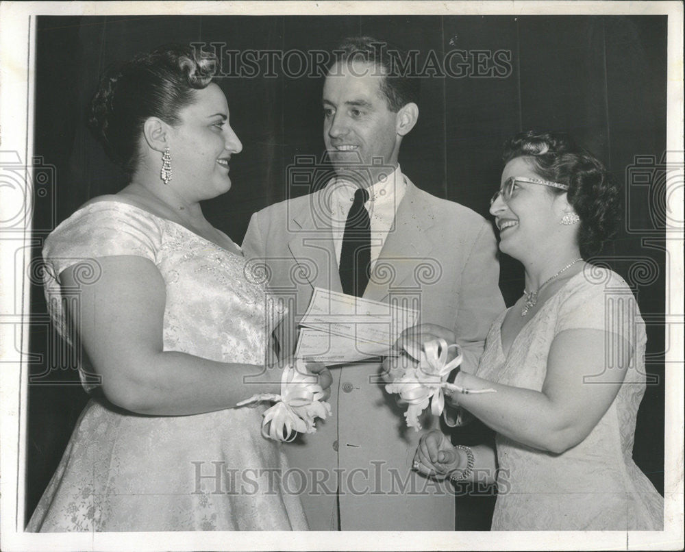 1955 Press Photo Richard A.Finnegan Accepts Checks for Memorial  Fund. - Historic Images