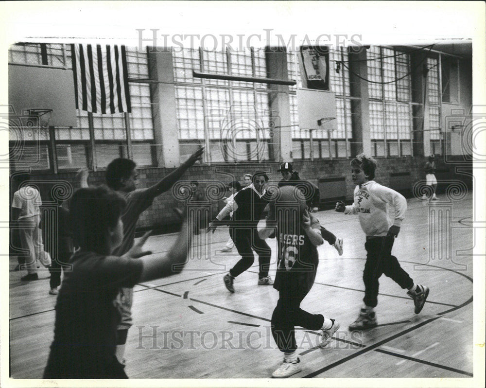 1986 Press Photo Pat Finley Boys Girls Clubs Chicago Valentine Unit Play south - Historic Images