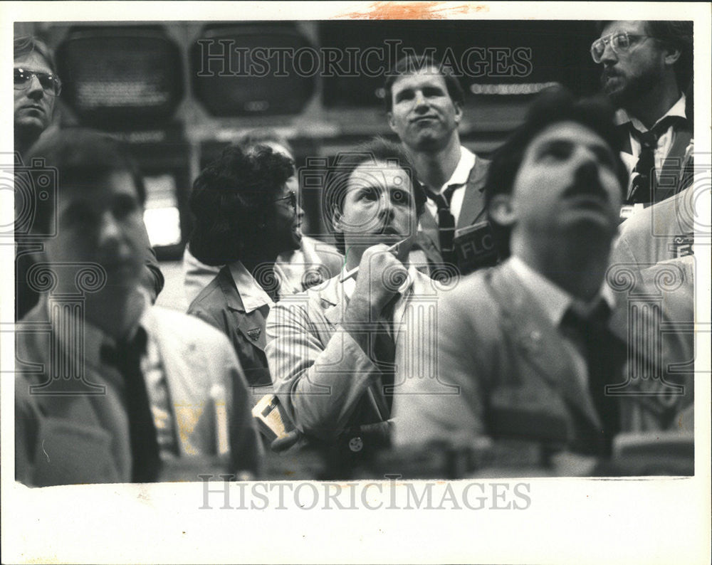 1986 Press Photo Pat Finley face Emotion Trade Floor Chicago Board Exchange Seat - Historic Images