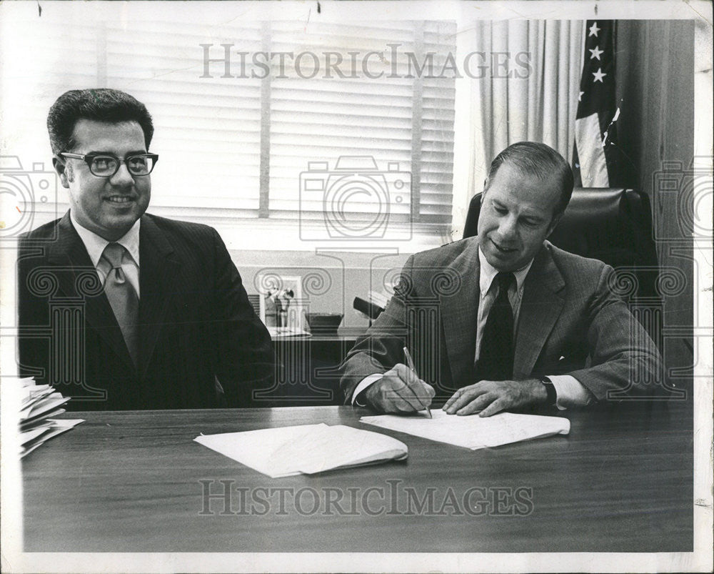 1970 Press Photo Woodward Kingman David Ganis Government National Mortgage Assn - Historic Images