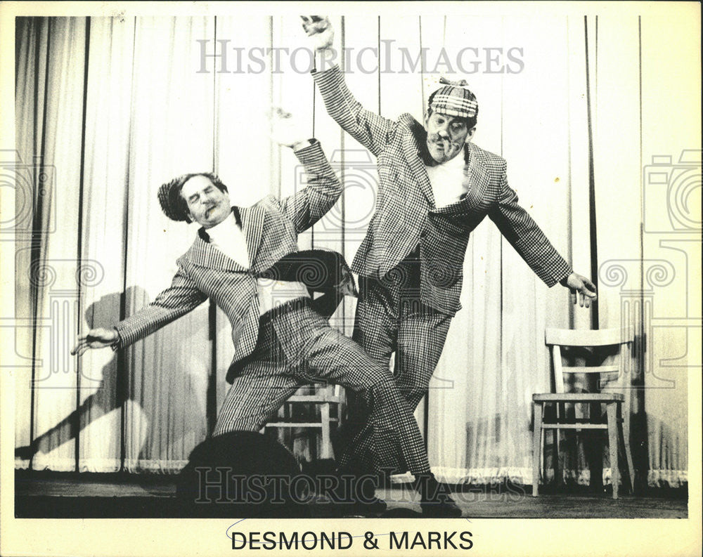 1974 Press Photo Desmond and Marks Comedy Acrobat Entertainers - Historic Images