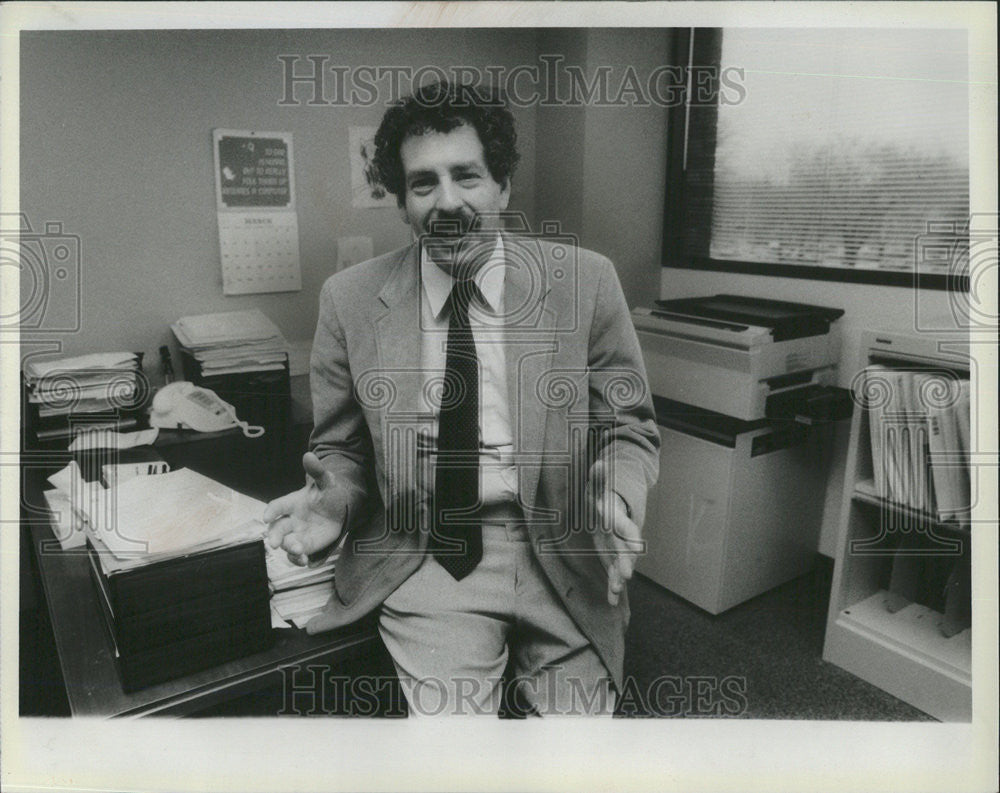 1985 Press Photo Dr. Richard Desser Chemotherapist Michael Resse Hospital - Historic Images