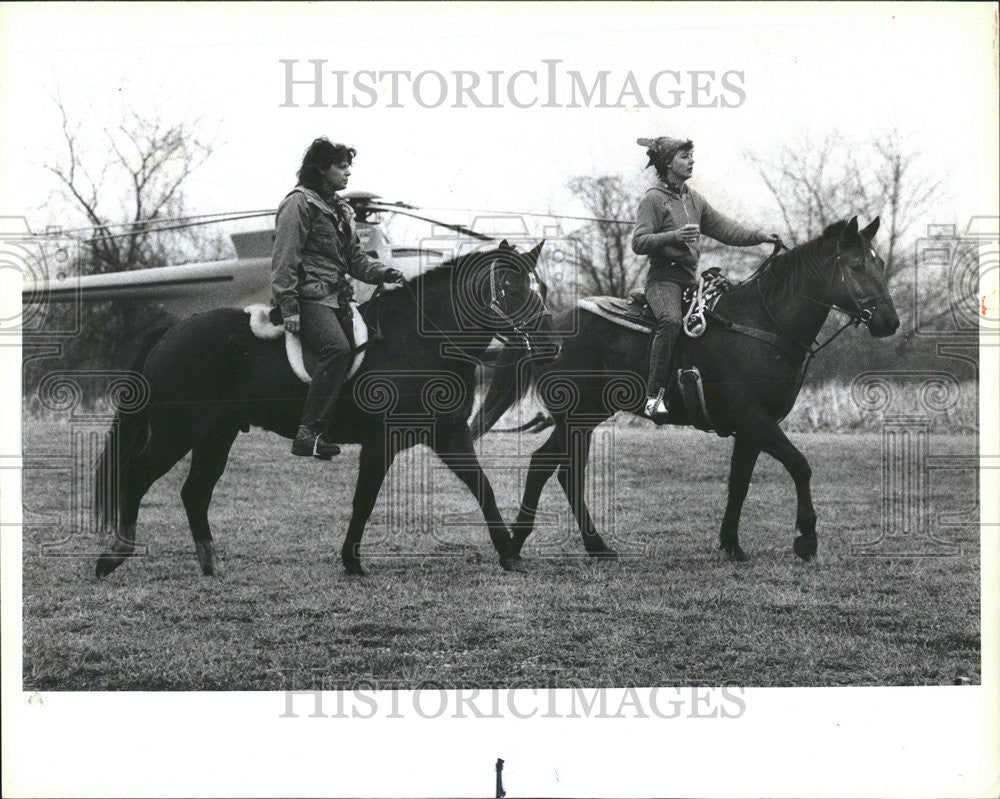 1984 Press Photo Search Crete Toddler Michael DesForges Jr horseback arm - Historic Images