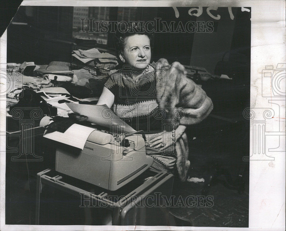 1956 Press Photo Athlyn Deshais - Historic Images