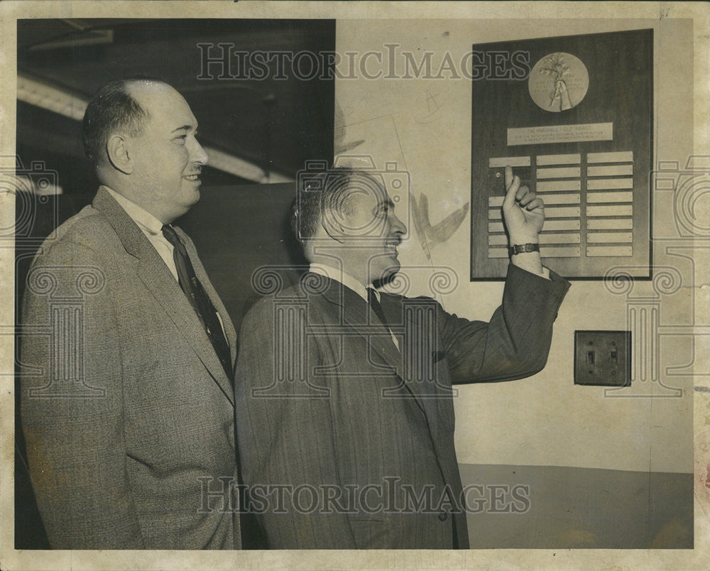 1956 Press Photo Quentin Gore Richard Lewis Marshall Field Winner speculate - Historic Images