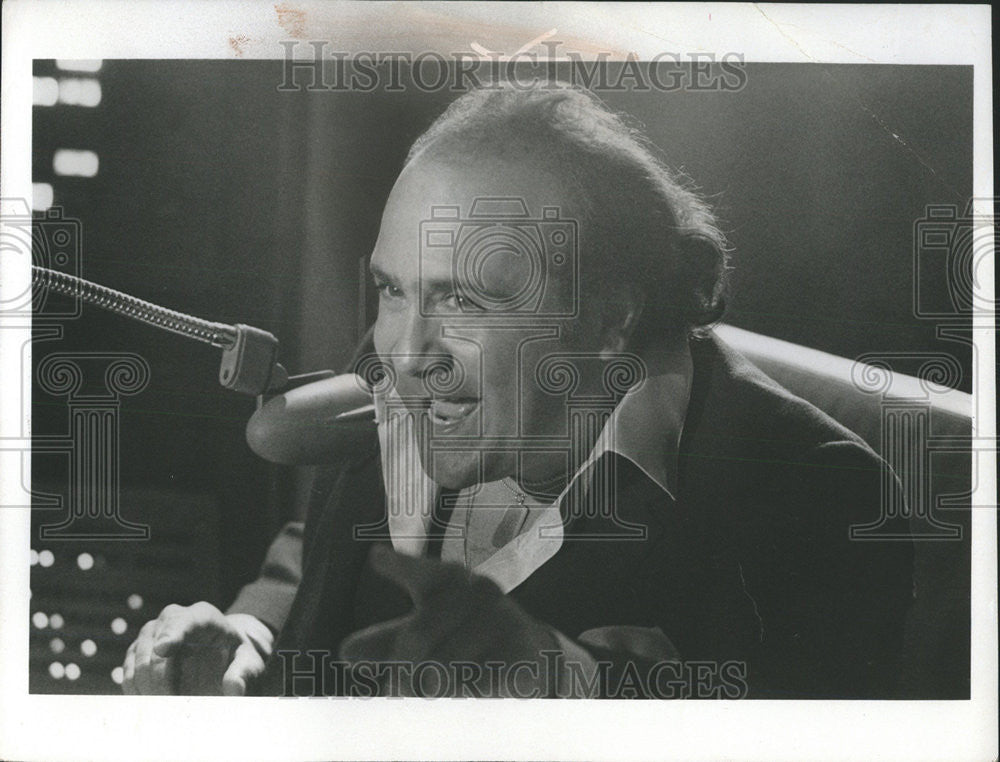 1982 Press Photo Danny DeVito plans sign contract return Taxi - Historic Images