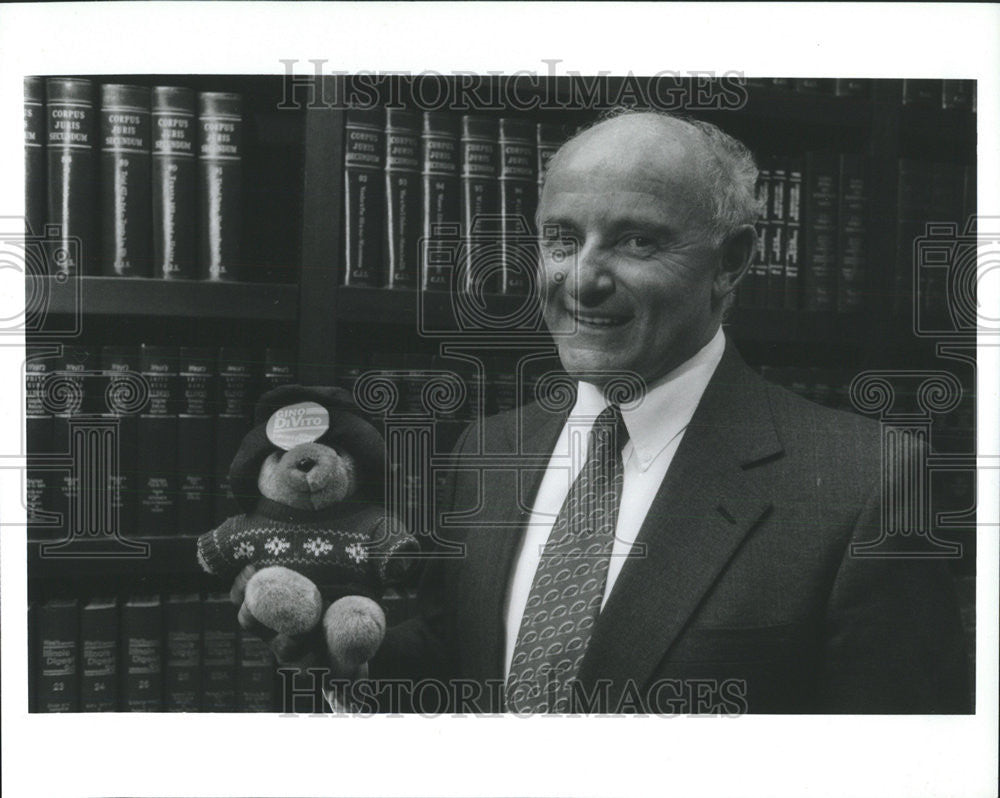 1994 Press Photo Appellate Justice Gino DeVito chambers - Historic Images