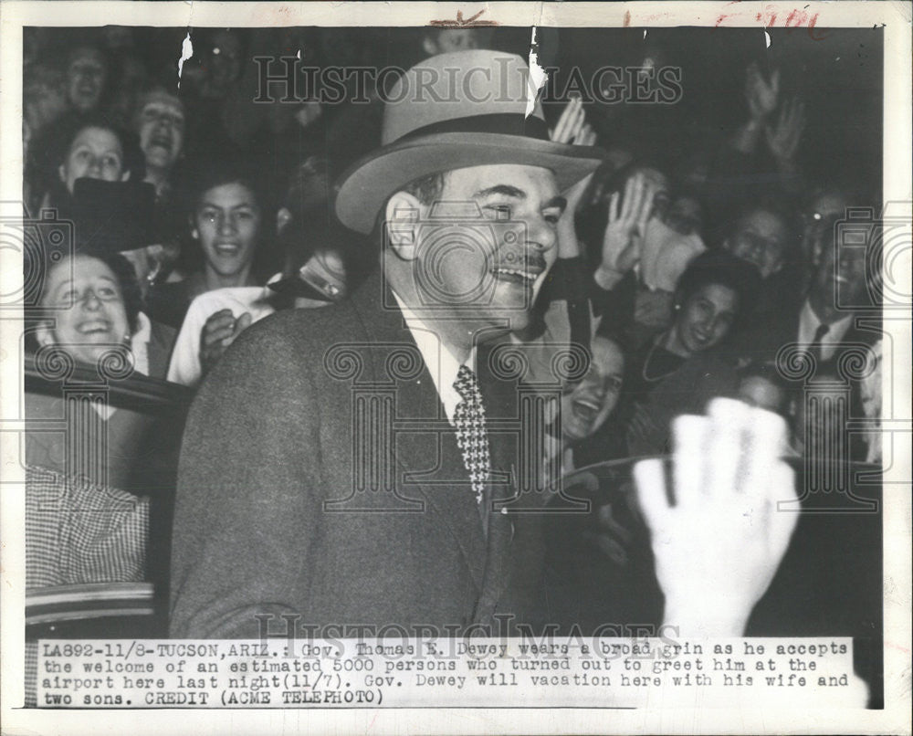 1948 Press Photo New York Governor Thomas Dewey Tucson Vacation Airport Crowd - Historic Images