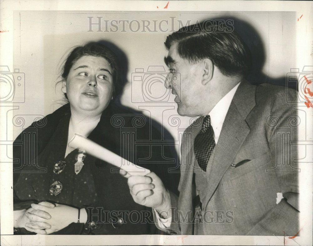 1941 Press Photo John Kathryn Lewis Alma Dennie US Labor Daughter Brother Shadow - Historic Images