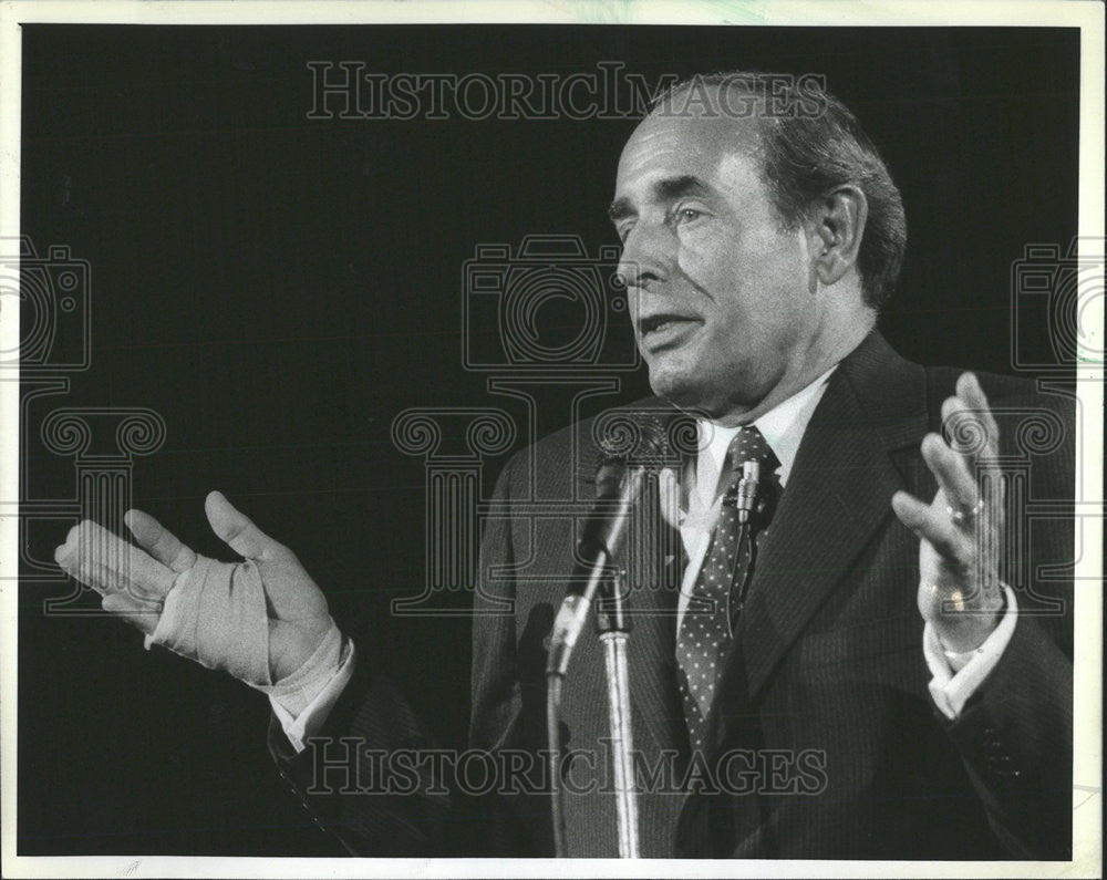 1982 Press Photo Amway President Rich DeVos - Historic Images