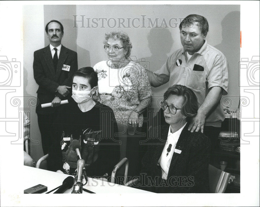 1993 Press Photo Jim Devine at the Loyola University Medical Center - Historic Images