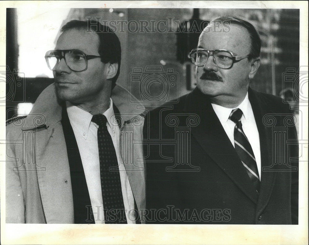 1984 Press Photo Former Judge John Devine  Dirksen Federal Building Lawyer - Historic Images