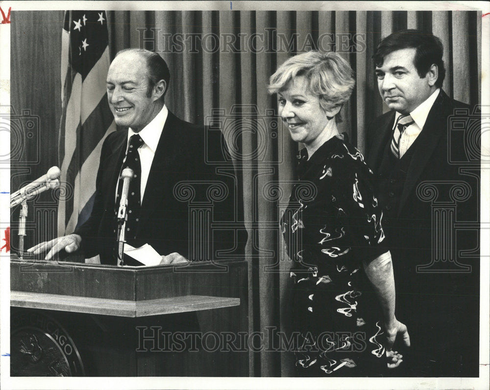 1980 Press Photo fire commissioner Chicago John Patrick Devine Mayor Byrne - Historic Images