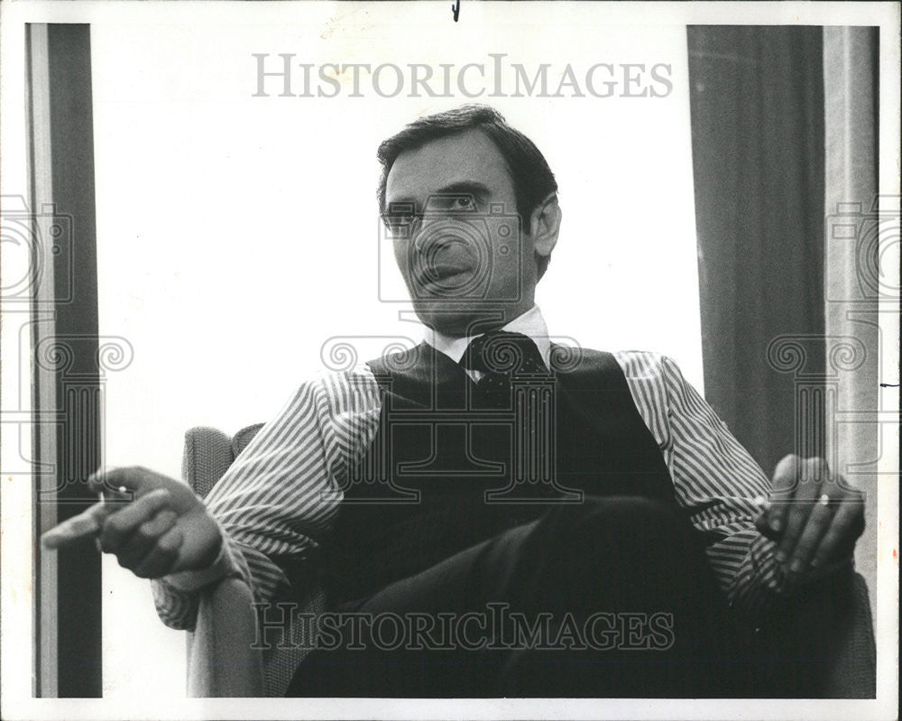 1975 Press Photo Lester B. Korn, President of Korn Ferry International - Historic Images