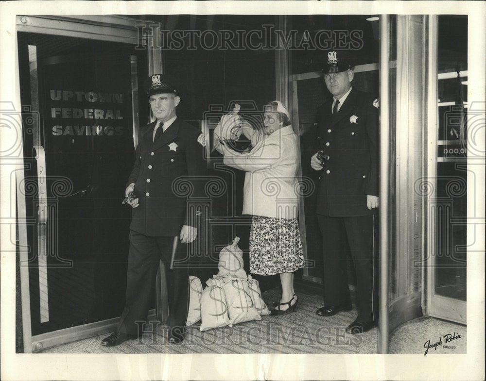 1959 Press Photo Leona Serlin Cerebral Palsy Fund Raiser Policemen King Hall - Historic Images