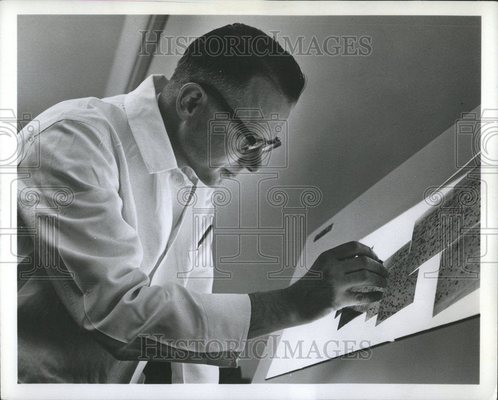 1965 Press Photo Professor Robert E. King Northwestern University - Historic Images