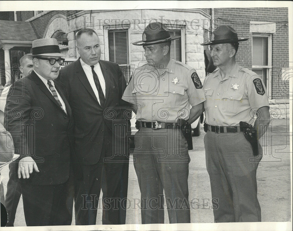 1964 Press Photo Law enforcement official Harvey Robert King Clyde Oliver - Historic Images