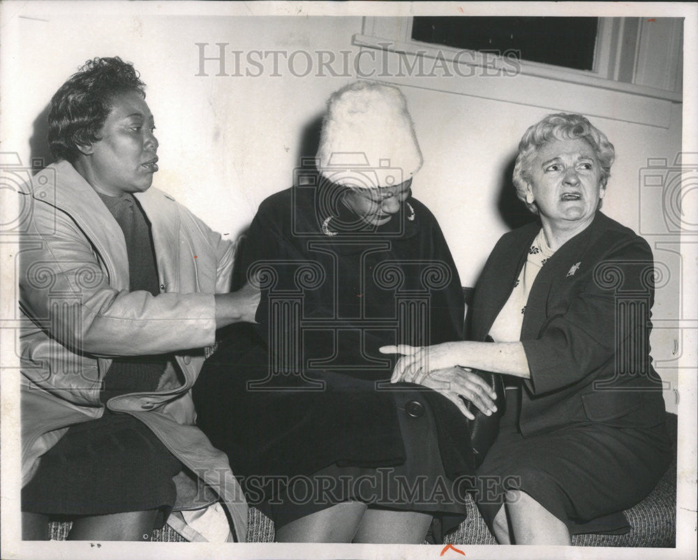 1963 Press Photo Mrs. Benjamin F. Lewis Chicago Alderman Wife - Historic Images