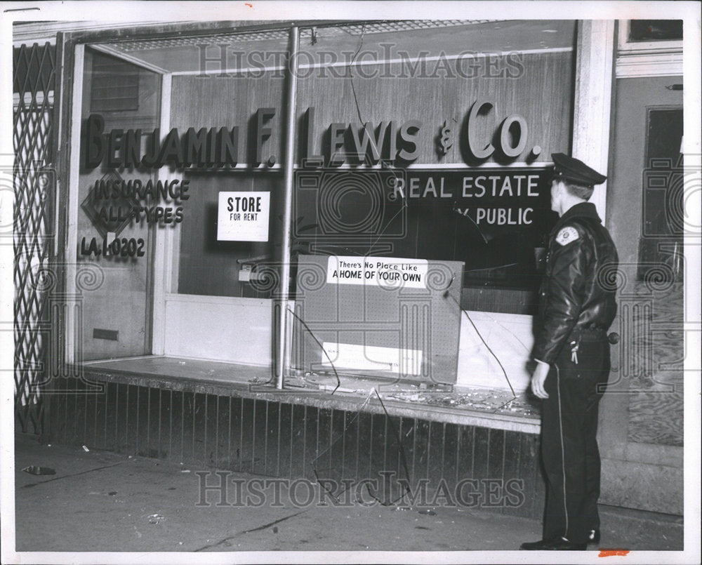 1968 Press Photo Ald Benjamin Lewis Roosevelt Policemen Donald Steven Glass - Historic Images