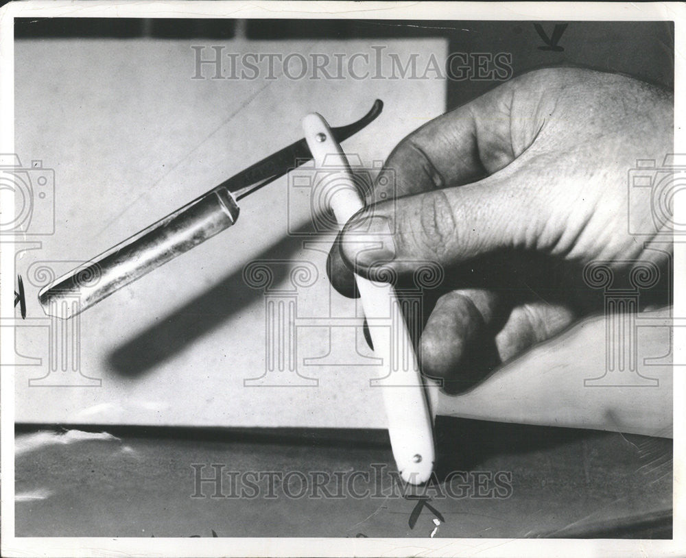 1958 Press Photo Straight Razor - Historic Images