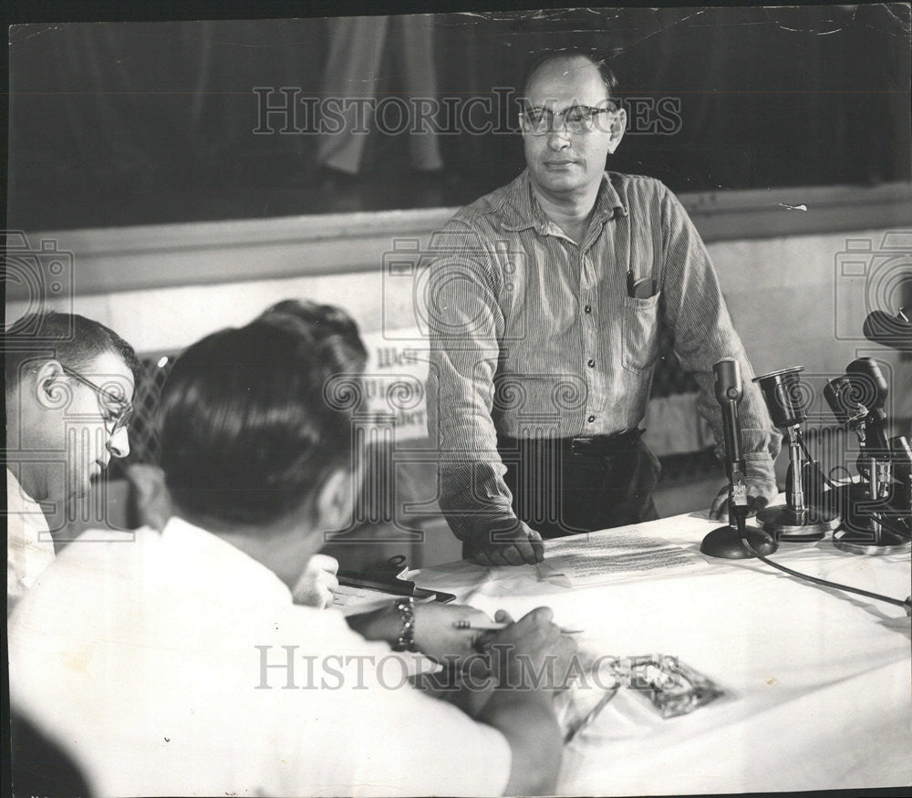 1957 Press Photo NATHAN LEOPOLD PRESS CONFERENCE - Historic Images