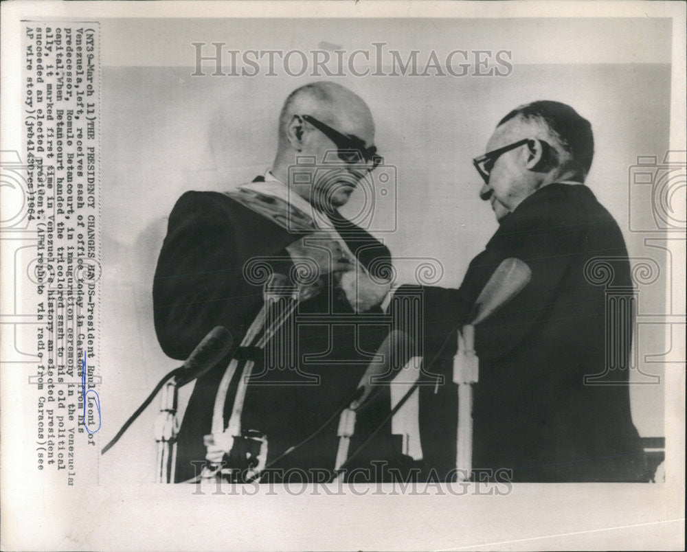 1964 Press Photo President Raul Leoni Venezuela Caracas Betancourt Romule - Historic Images