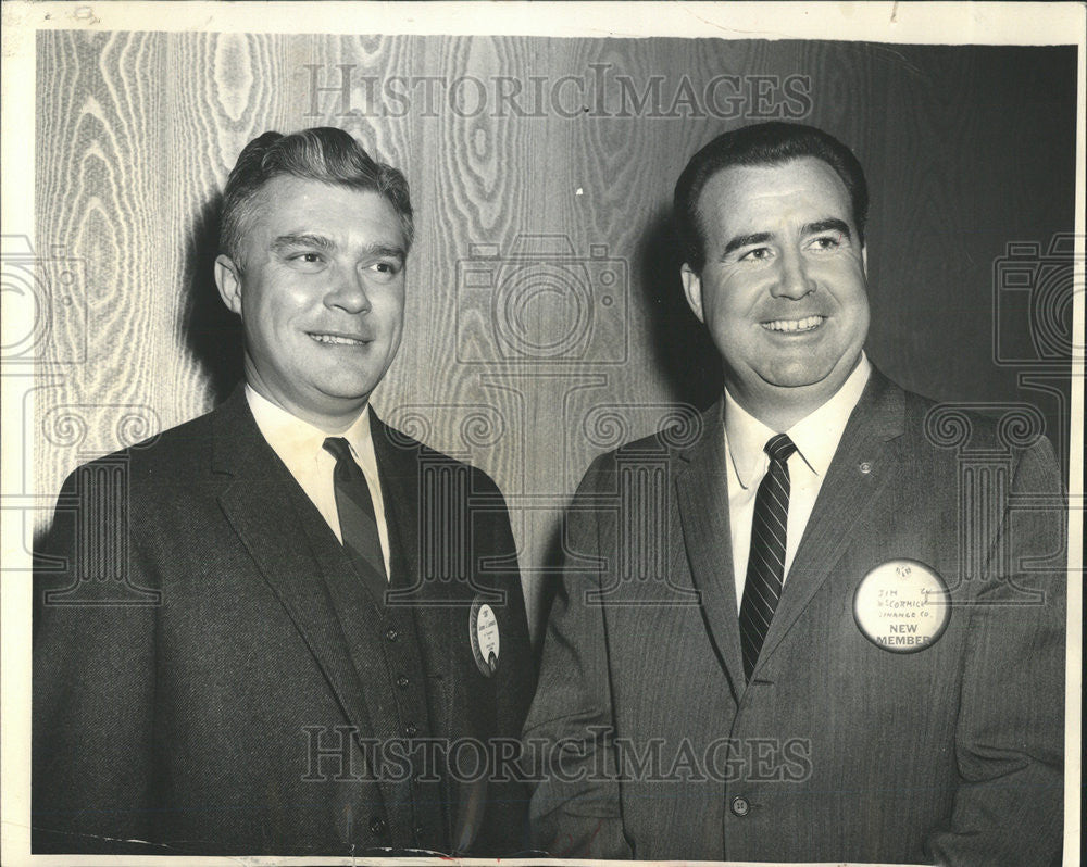 1964 Press Photo James Leonard Manager Chicago Trans World Air Lines Sales - Historic Images