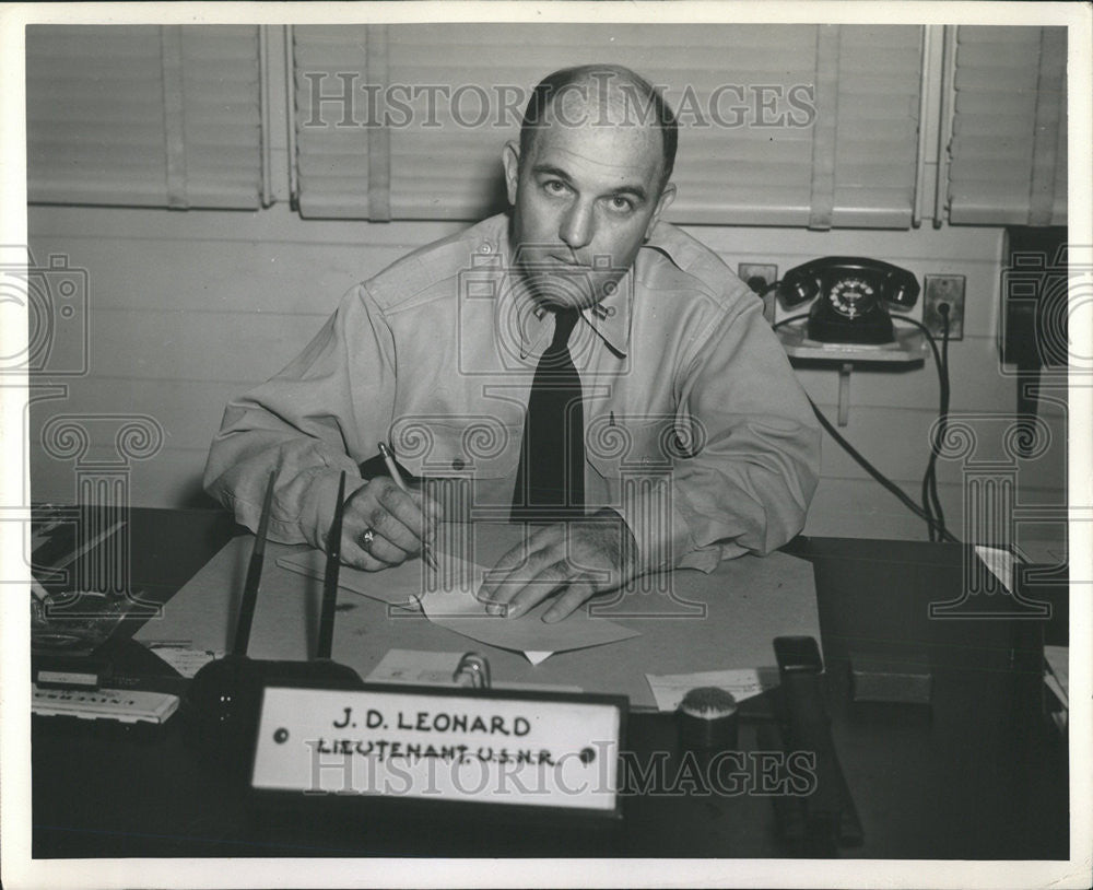 1944 Press Photo Lieutenant John Leonard USNR Chicago Police - Historic Images