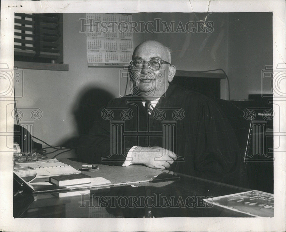 1960 Press Photo Judge Frank Leonard suffered a heart attack - Historic Images