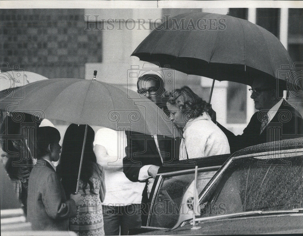 1971 Press Photo Robert Leonard Wife Patricia Church Funeral Slain Son - Historic Images