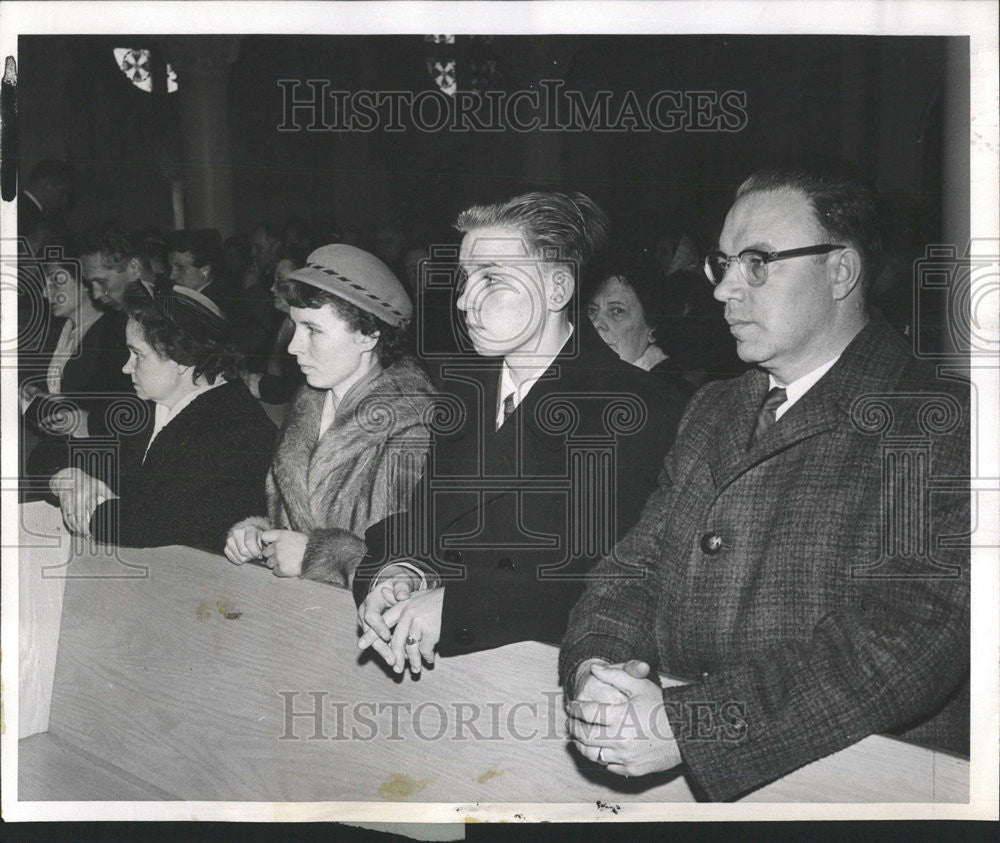 1960 Press Photo PAULIUS LEONAS FAMILY WORKSHIP NATIVITY B.V.M. CHURCH - Historic Images