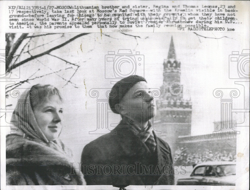 1960 Press Photo Regina Thomas Leonas Moscow Red Square Kremlin Chicago Parent - Historic Images