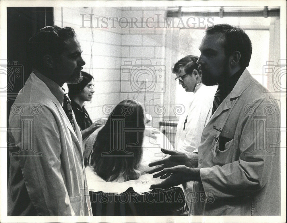 1973 Press Photo Reverent H Rex Lewis Conferring With Chaplain Intern Roger Crum - Historic Images