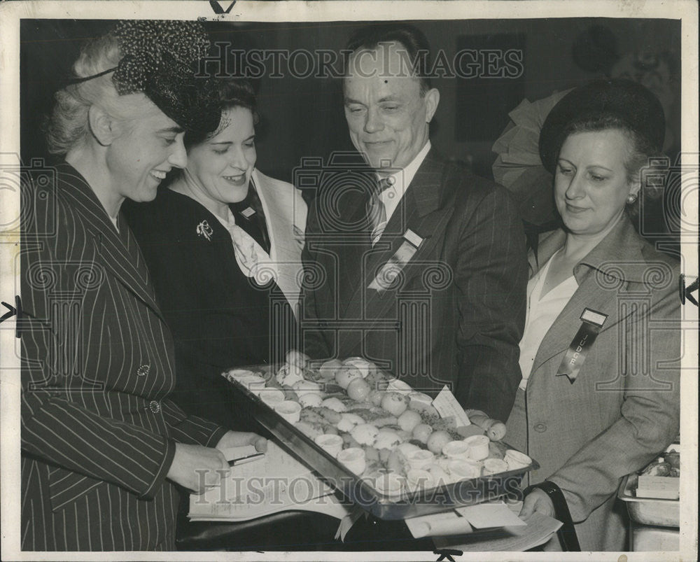 1948 Press Photo HARRIETT SEARLES DEPT OF AGRICULTURE  LENORE SNYDER  MARY MARK - Historic Images