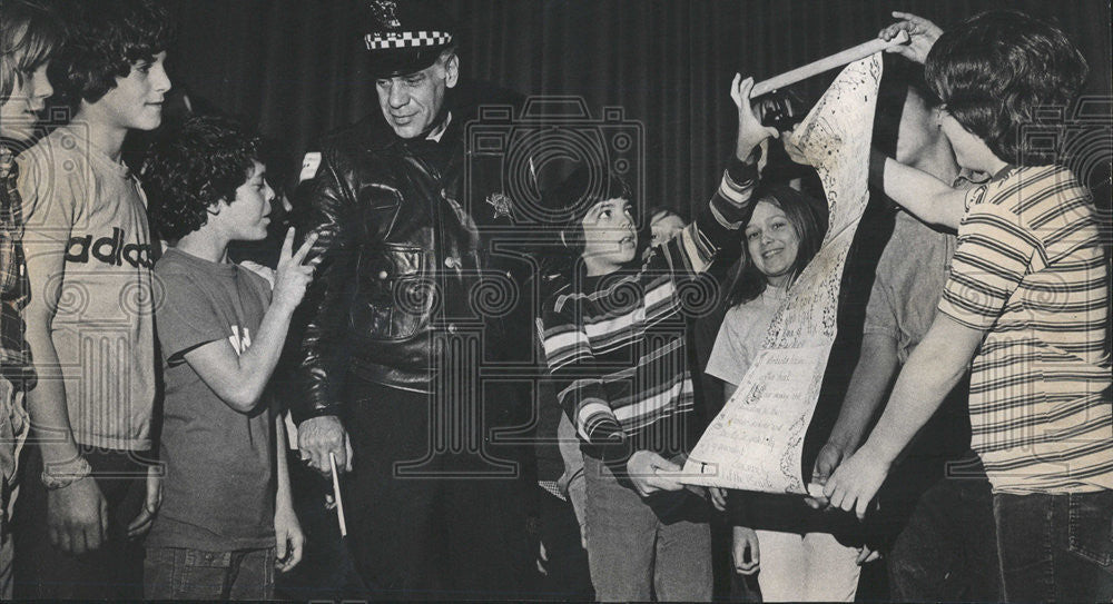 1975 Press Photo Francis Parker School Patrolman Hauron Buddy Lewis - Historic Images