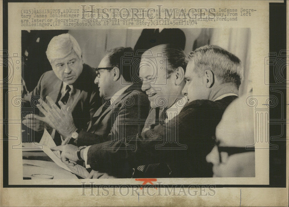 1974 Press Photo Gerald Ford James Schlesinger Cabinet Meeting White House - Historic Images