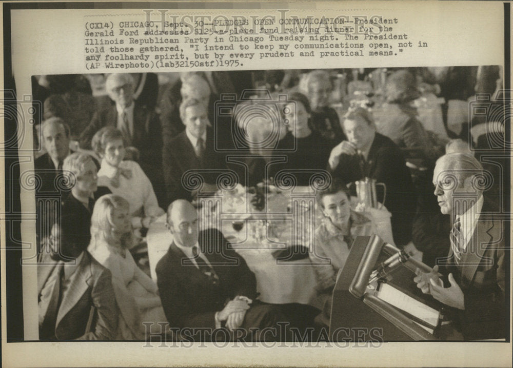 1975 Press Photo President Gerald Ford speaking at Republican Fund Raiser in Chi - Historic Images