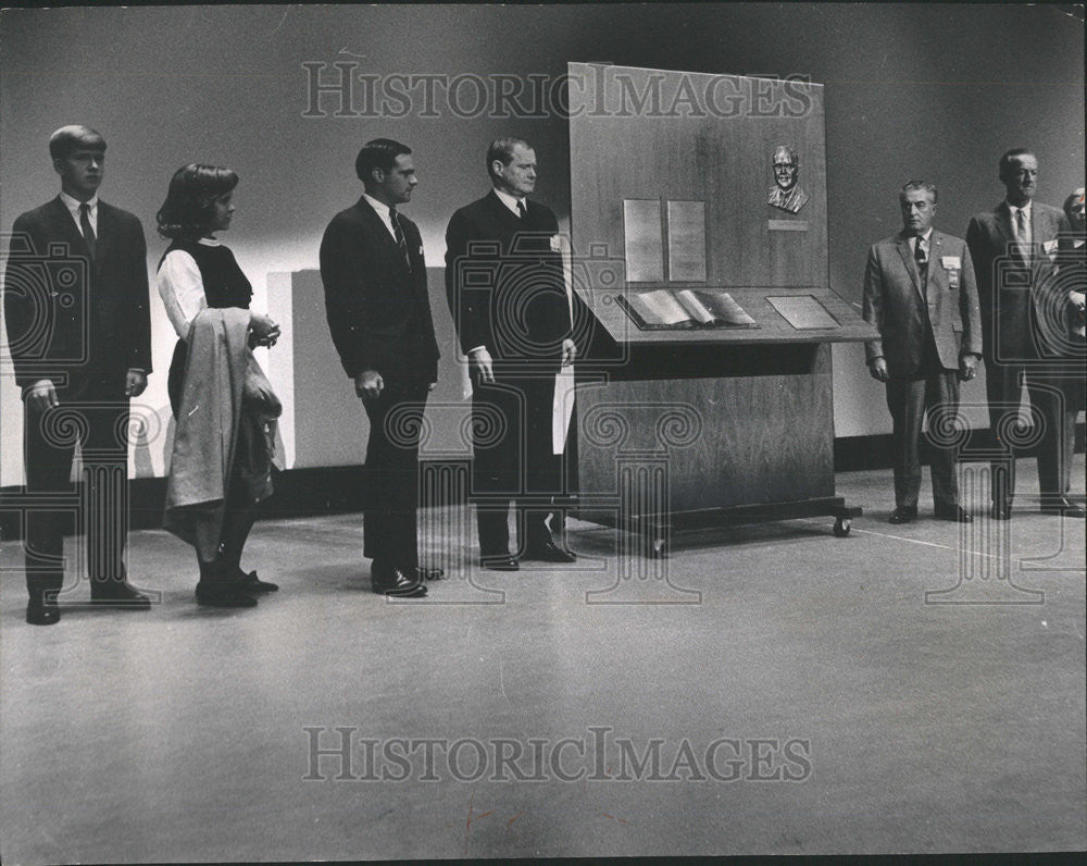 1966 Press Photo Marshall Field-World Book Scholarship Program - Historic Images