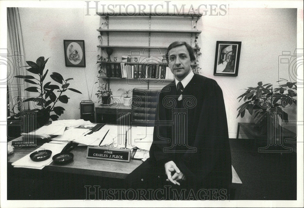 1980 Press Photo Divorce Court Judge Charles Fleck - Historic Images