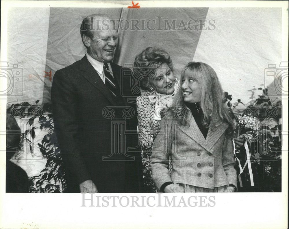 1981 Press Photo Gerald Betty Ford Lisa Davis Evanston Hospital - Historic Images