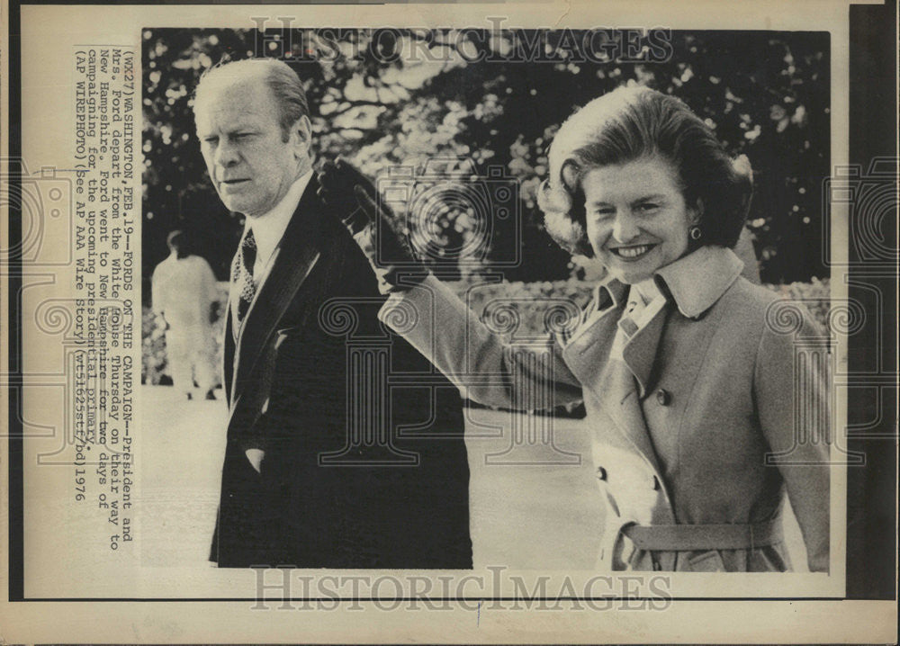 1976 Press Photo President Mrs Ford White House New Hampshire Campaign Snap Pose - Historic Images