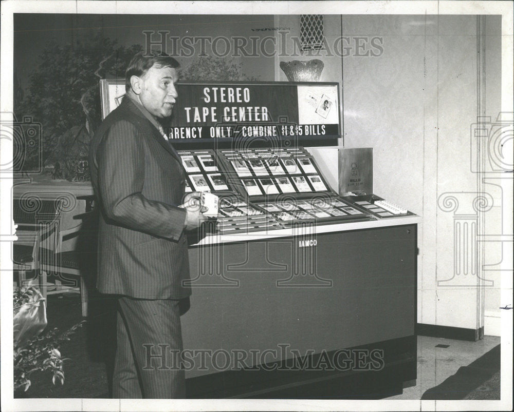1972 Press Photo Bernard Lewis International Automated Marketing - Historic Images