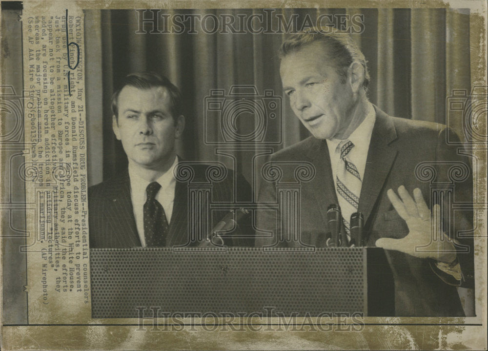 1971 Press Photo Robert Finch and Donald Rumsfield Presidential counselors - Historic Images